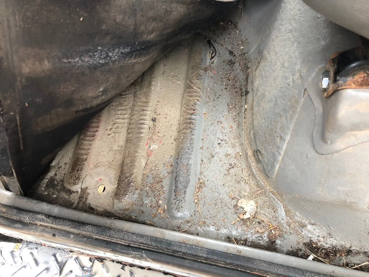 driver's floor.webp