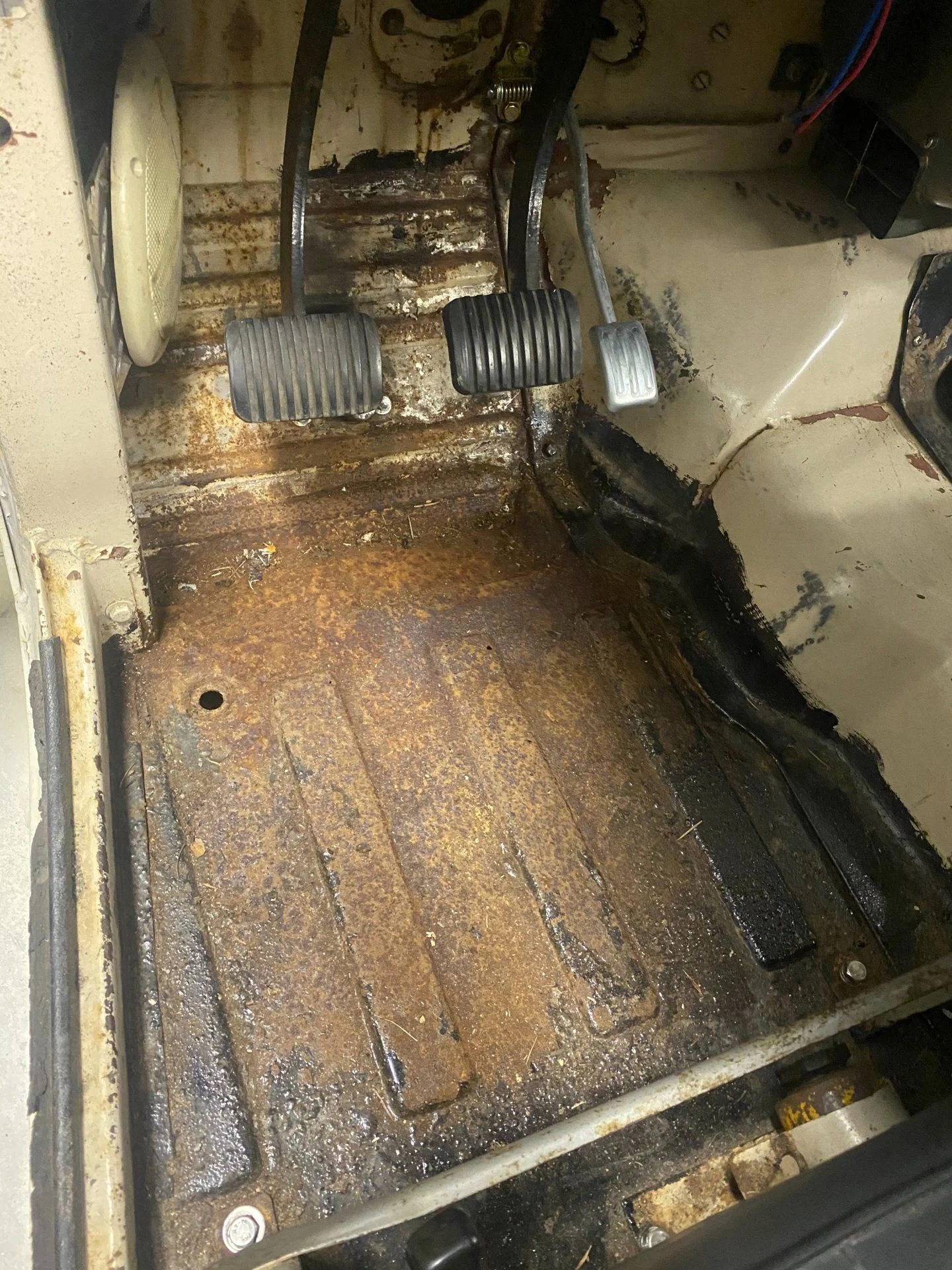 Drivers floorboard.webp