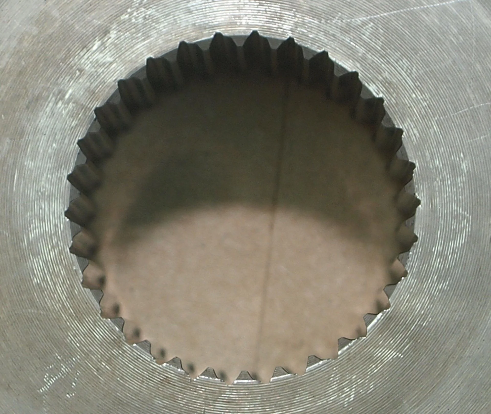 DS Axle hub flange teeth worn on back side large.webp