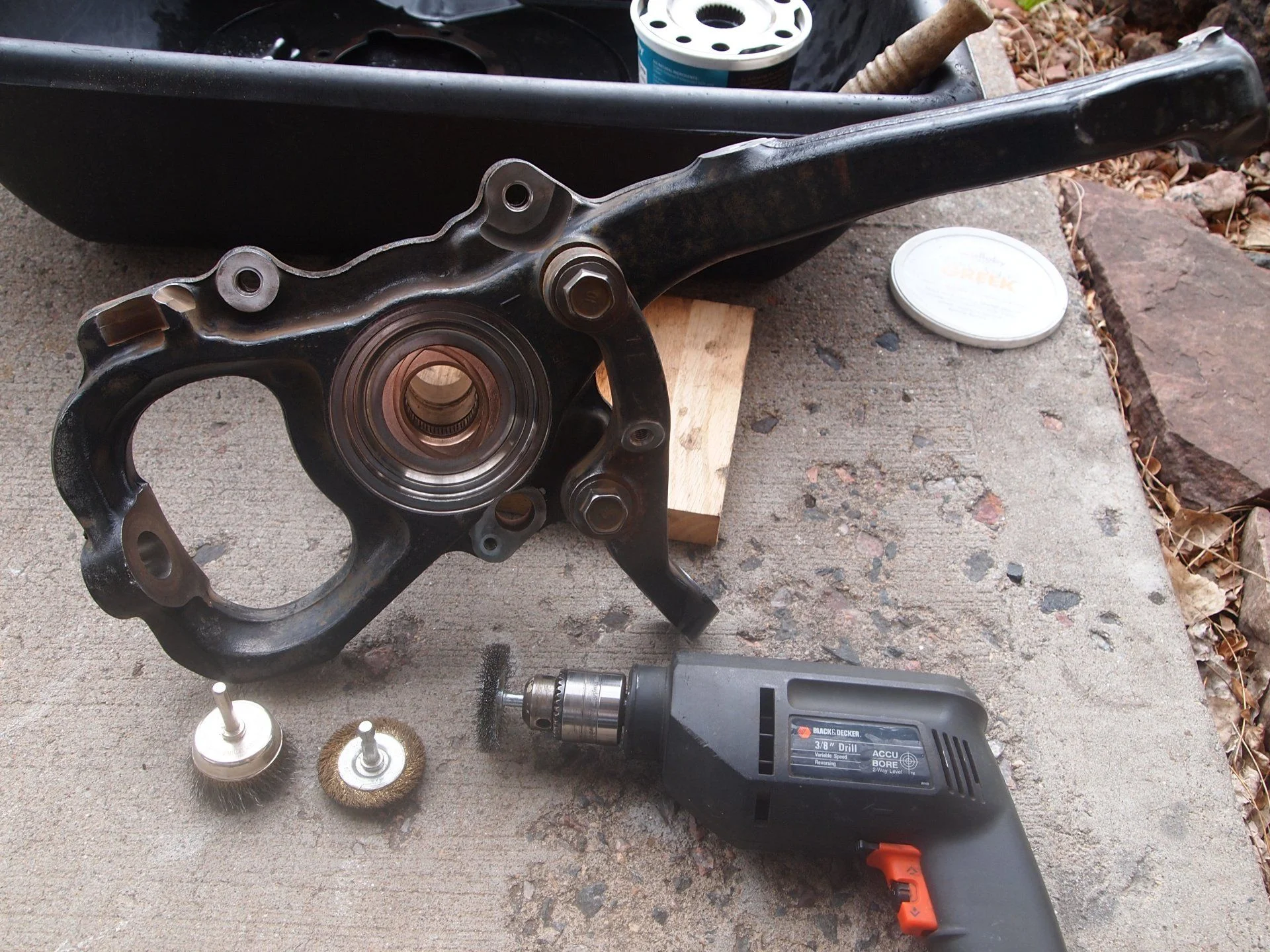 DS Axle hub, wheel bearing and knuckle Final cleaning 030.webp