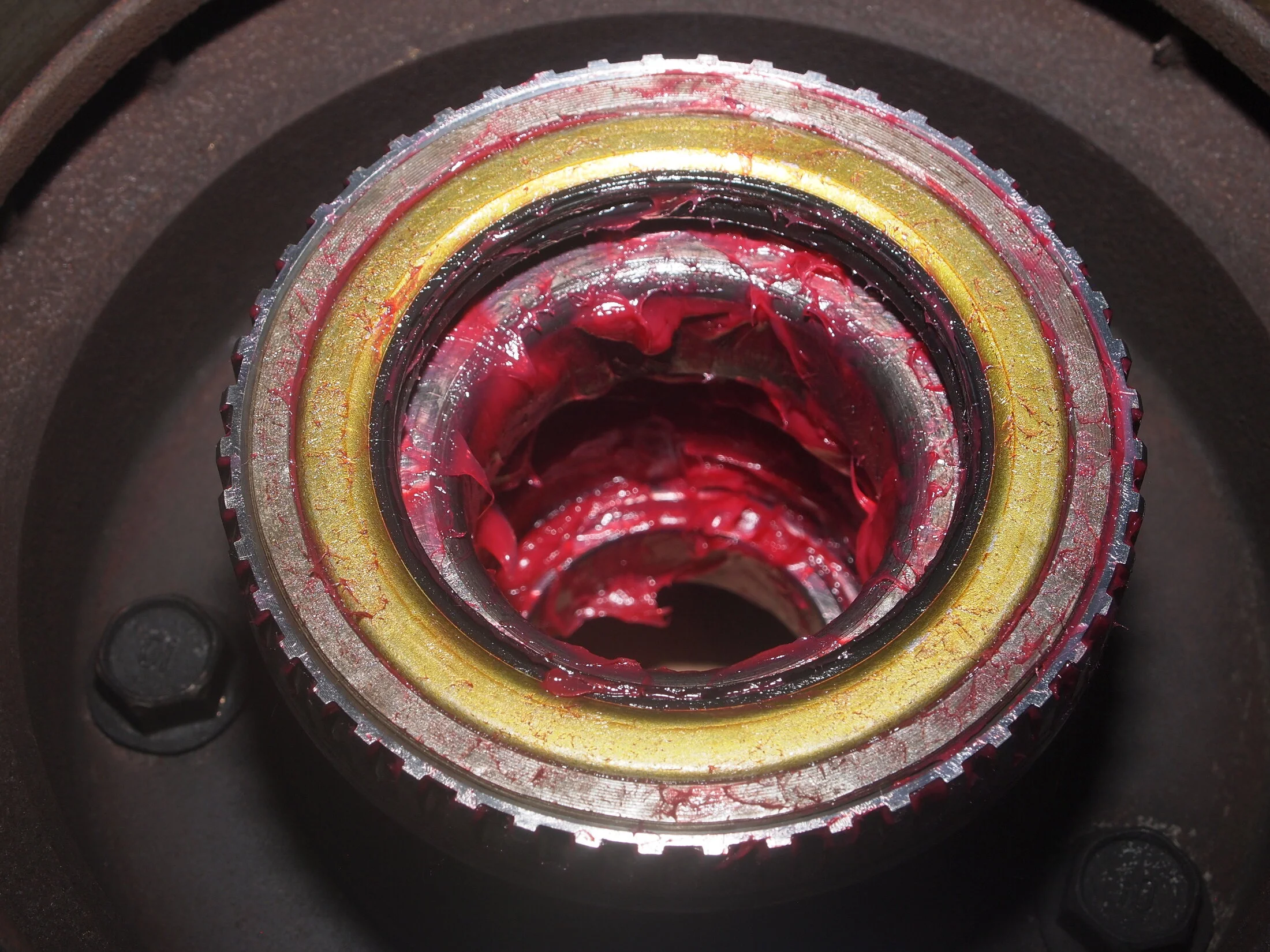 DS Axle hub, wheel bearing and knuckle Final cleaning 241.JPG