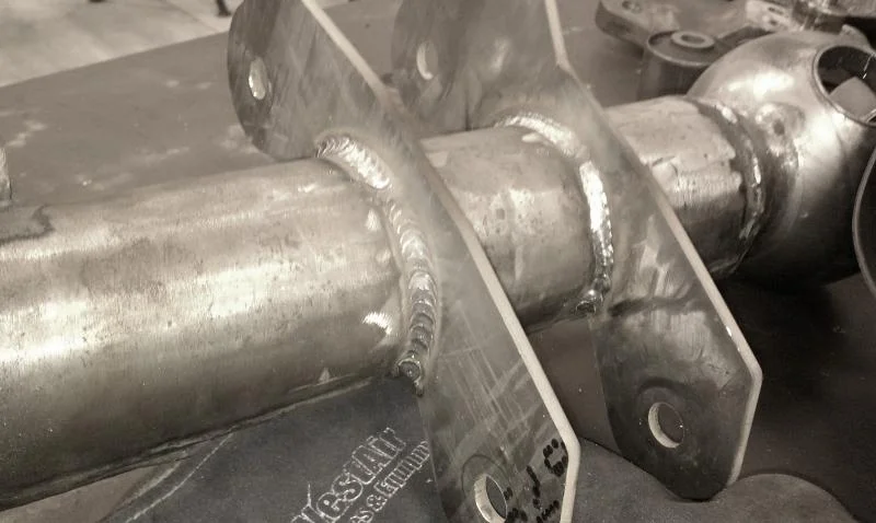 DS link mount on axle fully welded.jpg
