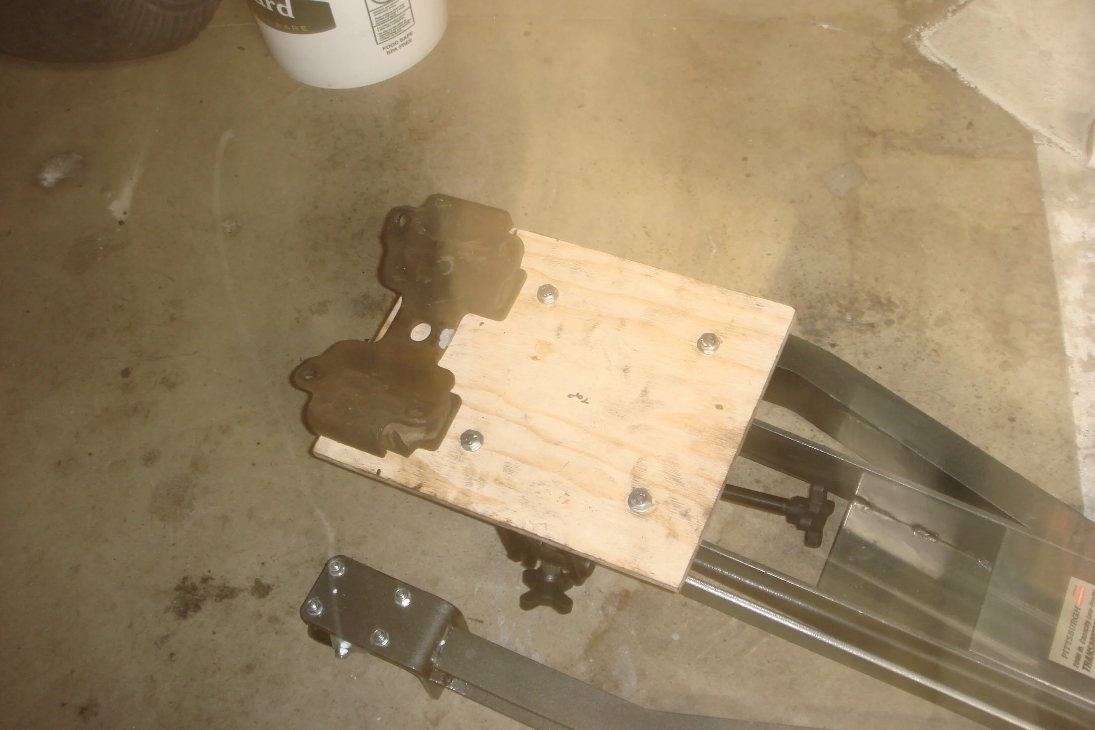 DSC01164 tranny removal seq pics of board bolted to jack w support.JPG
