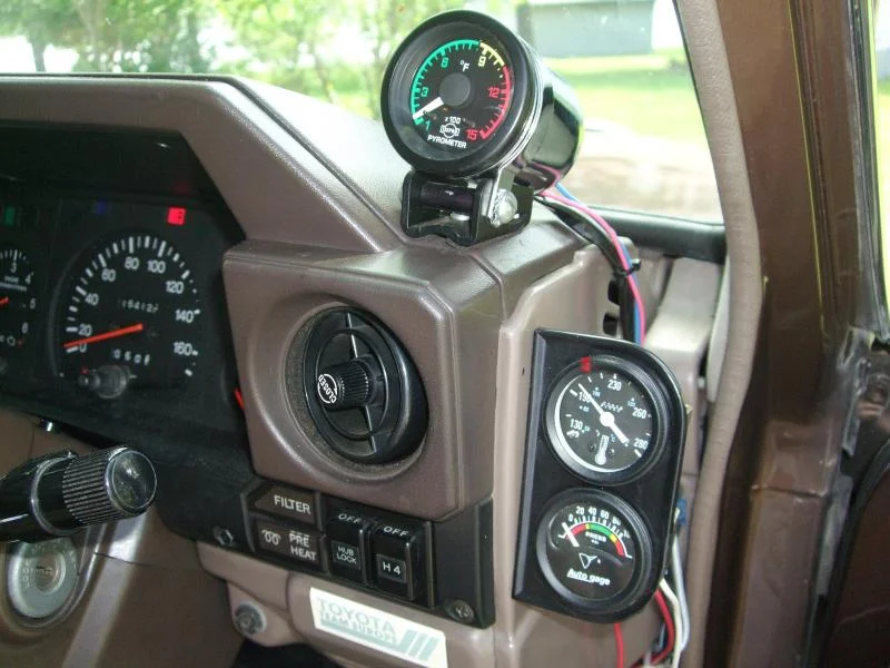 A pillar 2 gauge pod 73/75 series ( Who's done this?) | IH8MUD Forum