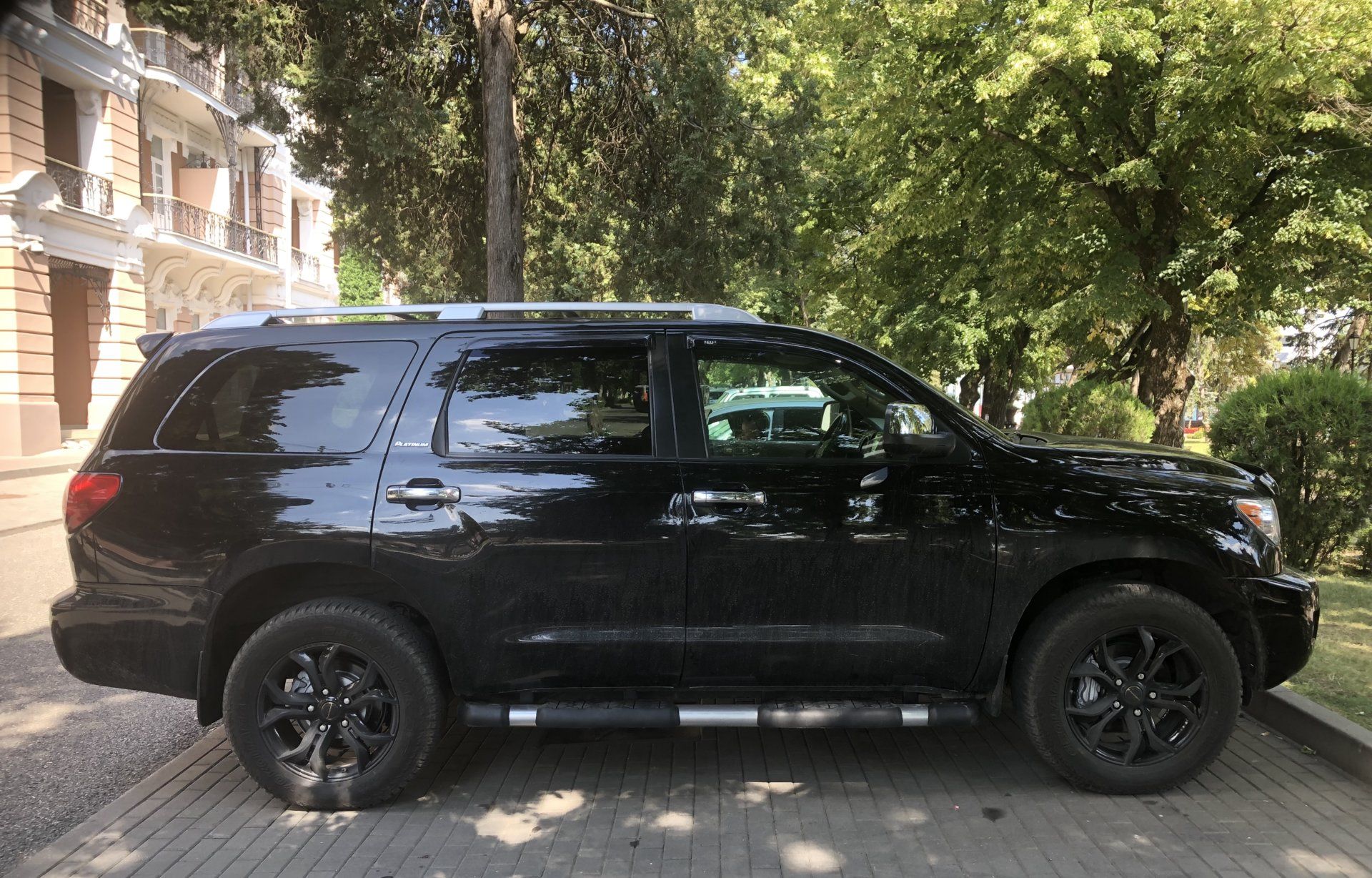 Toyota Sequoia 2009 черный цвет