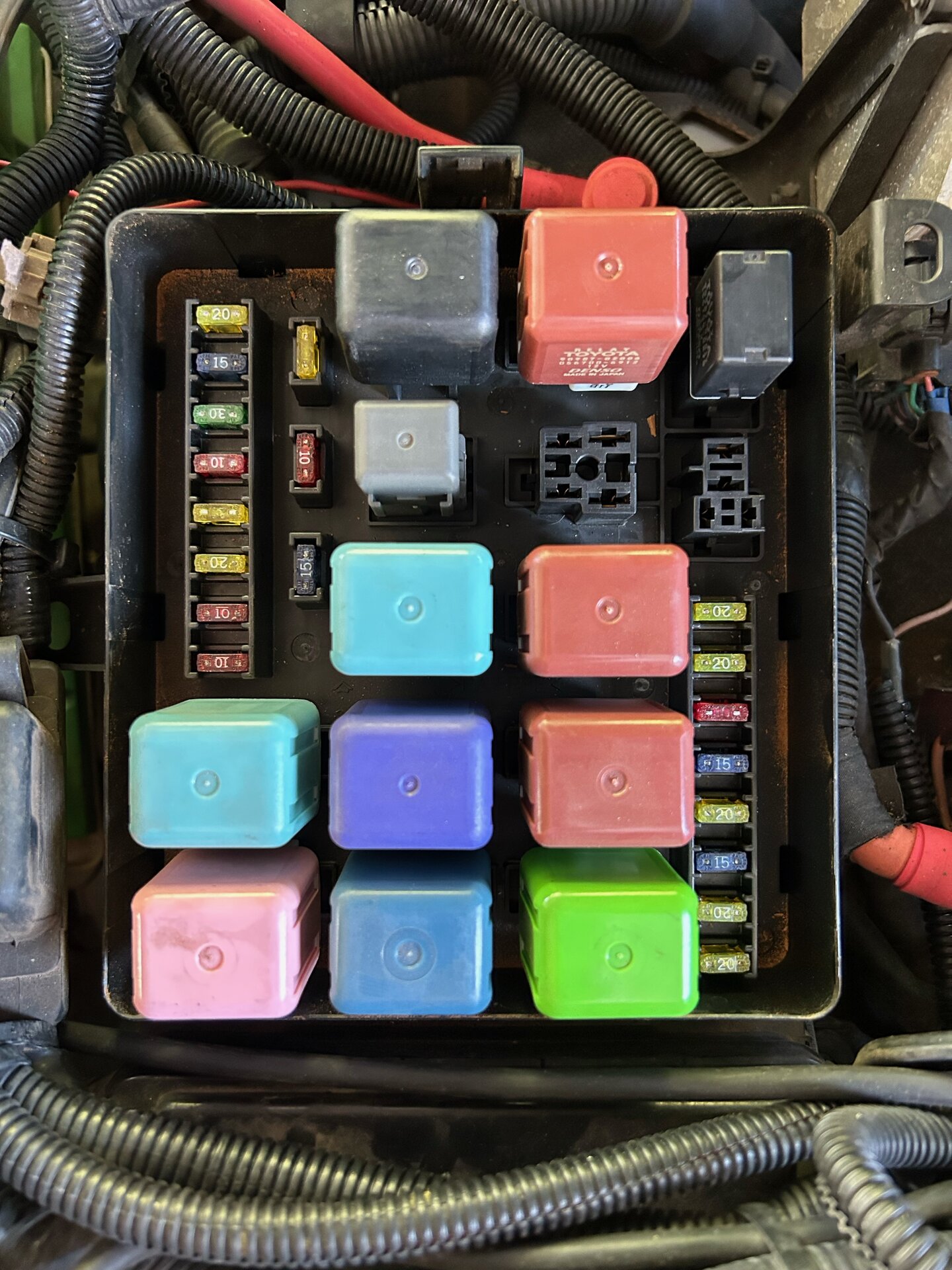 Engine bay fuses.jpeg