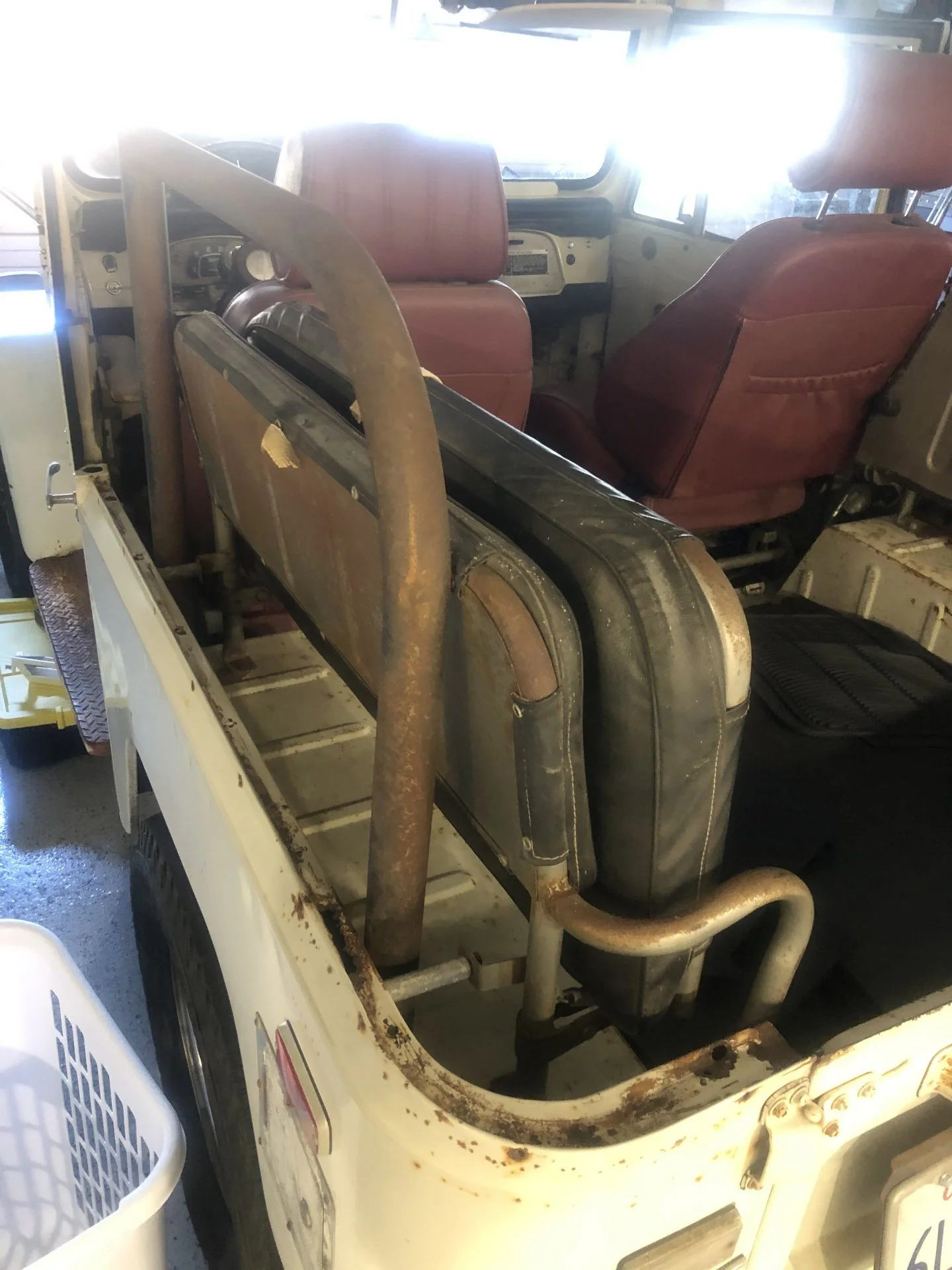 Example of Roll Bar Mounting Keeping Long Jump Seats.webp