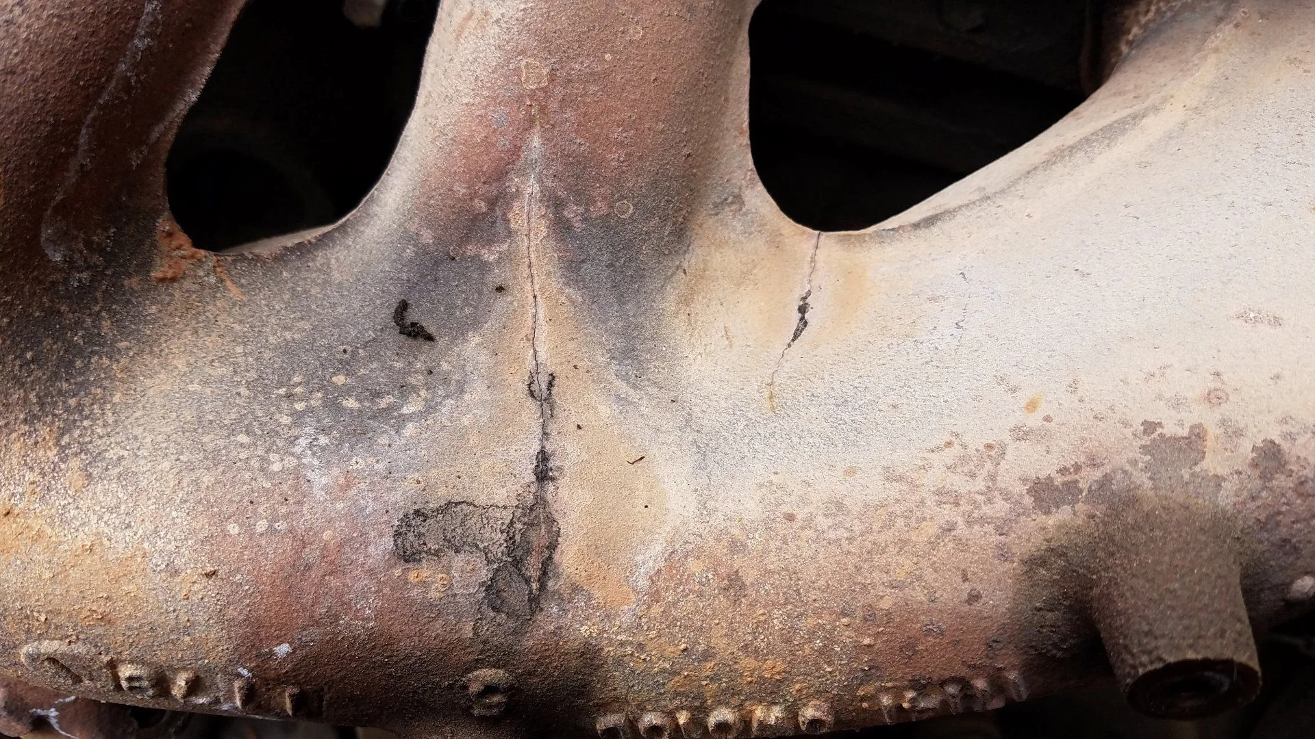 exhaust manifold.jpg