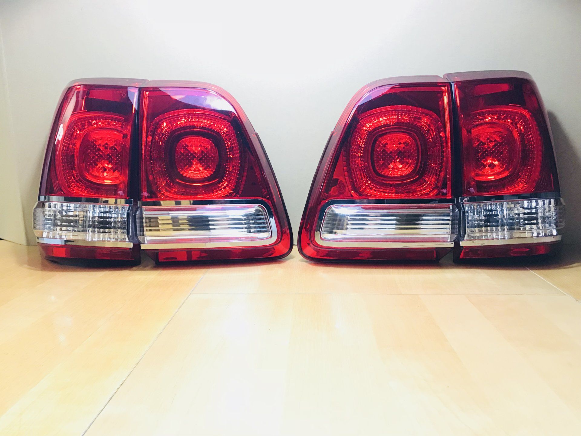 100 Series LED 200 Series style tail 