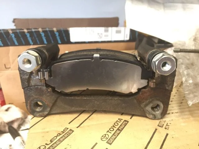 Factory setup, Inner shim & wear indicator.webp