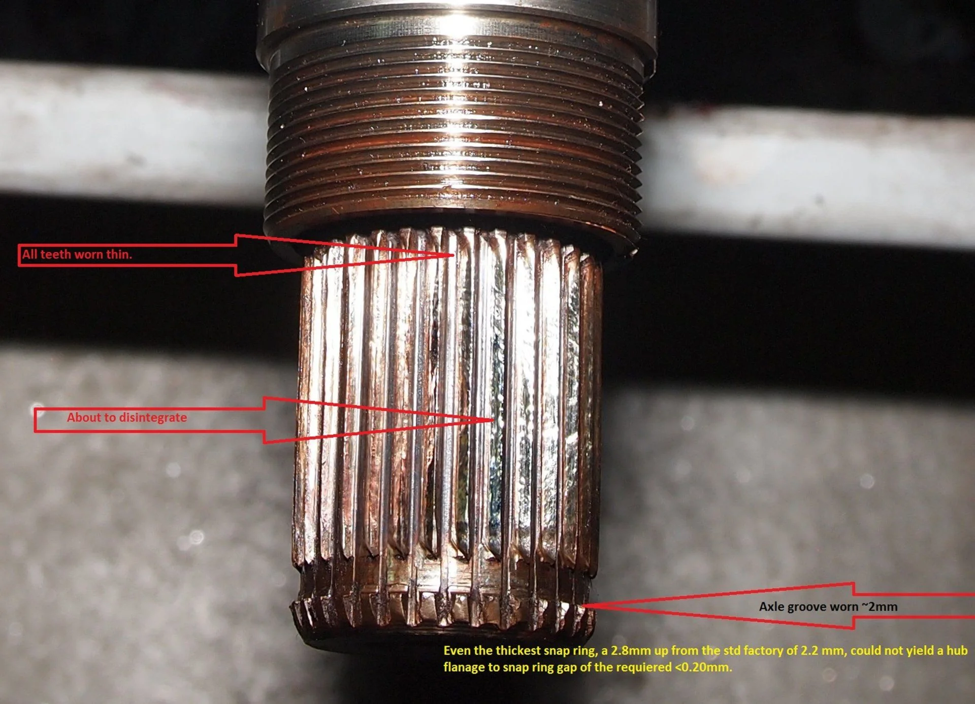 FDS 04LC 210K bad axle snap ring goove DS.JPG