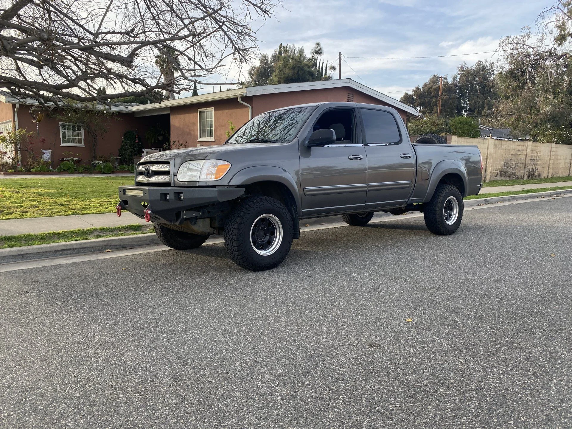 Ca tundra 4x4 99k clean tile