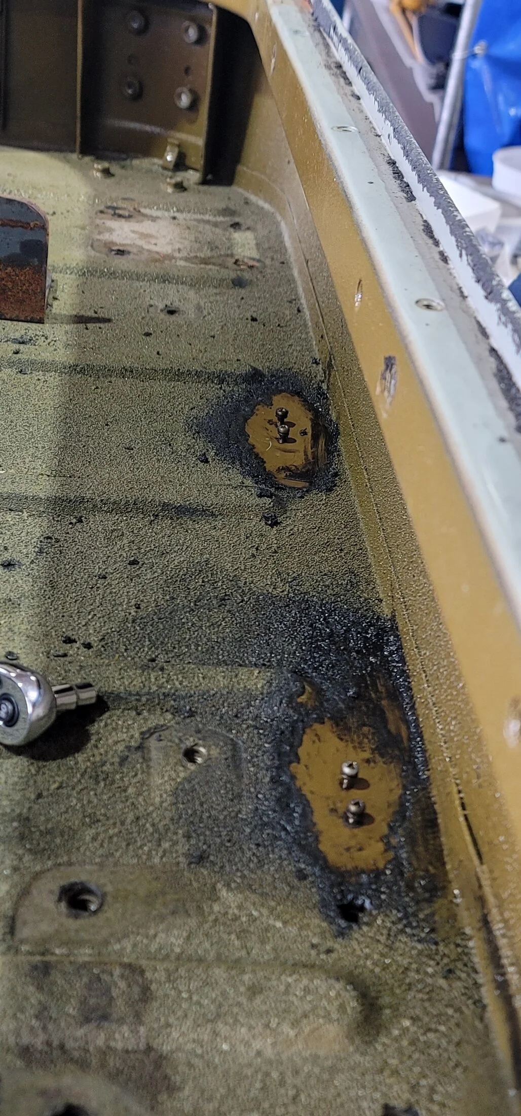 fender screws.jpg