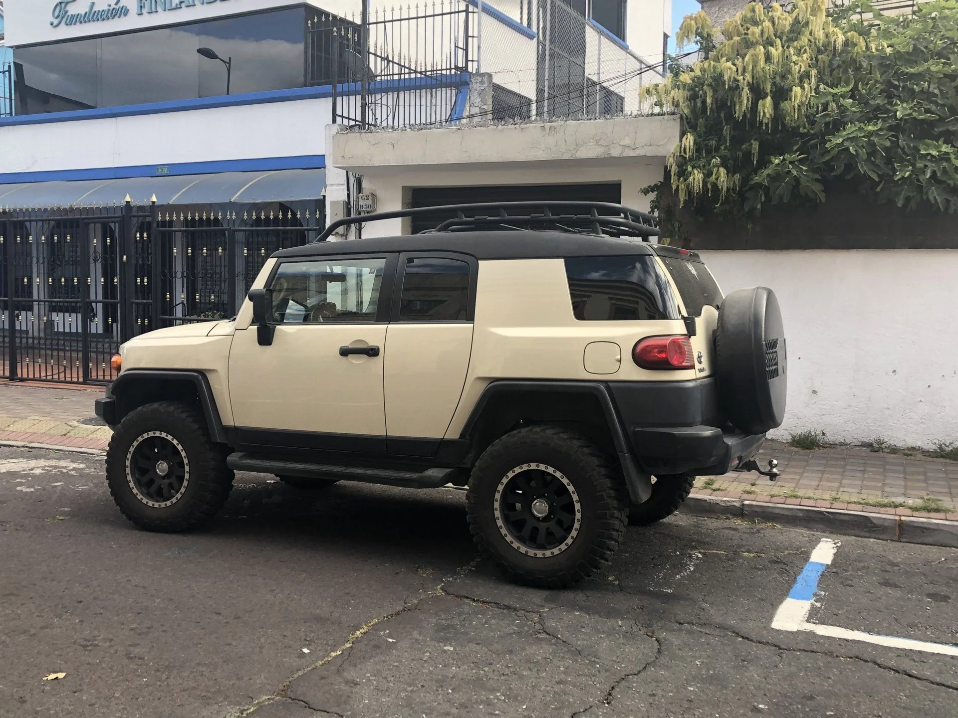 few FJs.webp