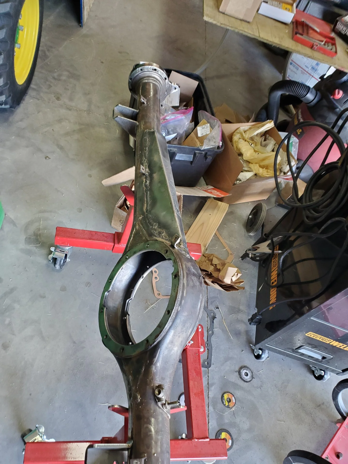 FINISHED SEAL WEALDING THE TRUSS TO THE AXLE.webp