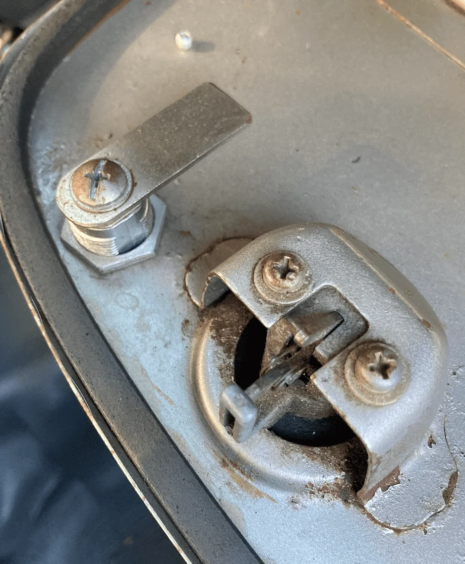 fj 40 lock.webp