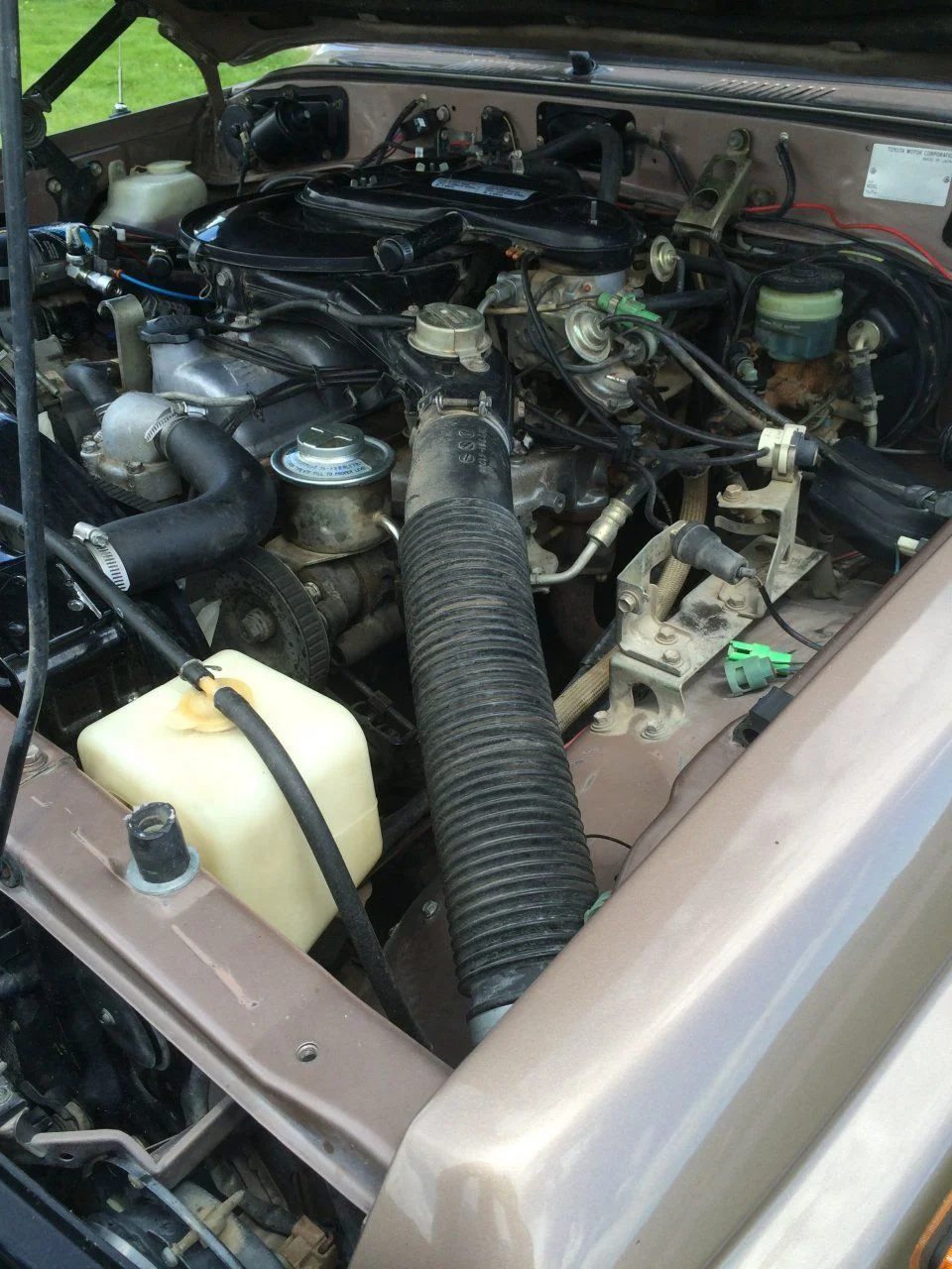 FJ 60 Engine Compartment 002.webp