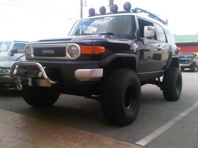 FJ CRUISER LIFTED.webp