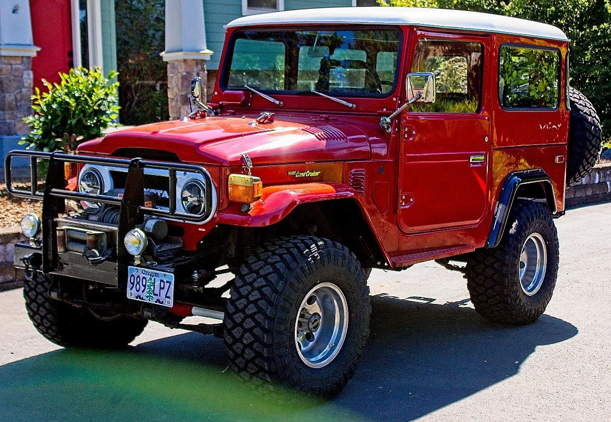 FJ L FRONT SIDE VIEW.webp