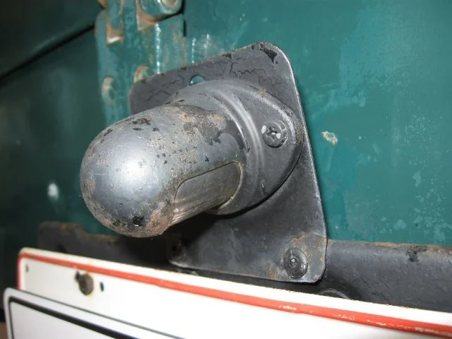 FJ25- Theiss (Toyota Aust) Elec Lic Plate Lamp (1).webp