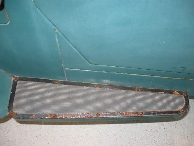FJ25- Theiss (Toyota Aust) Step LHS.webp