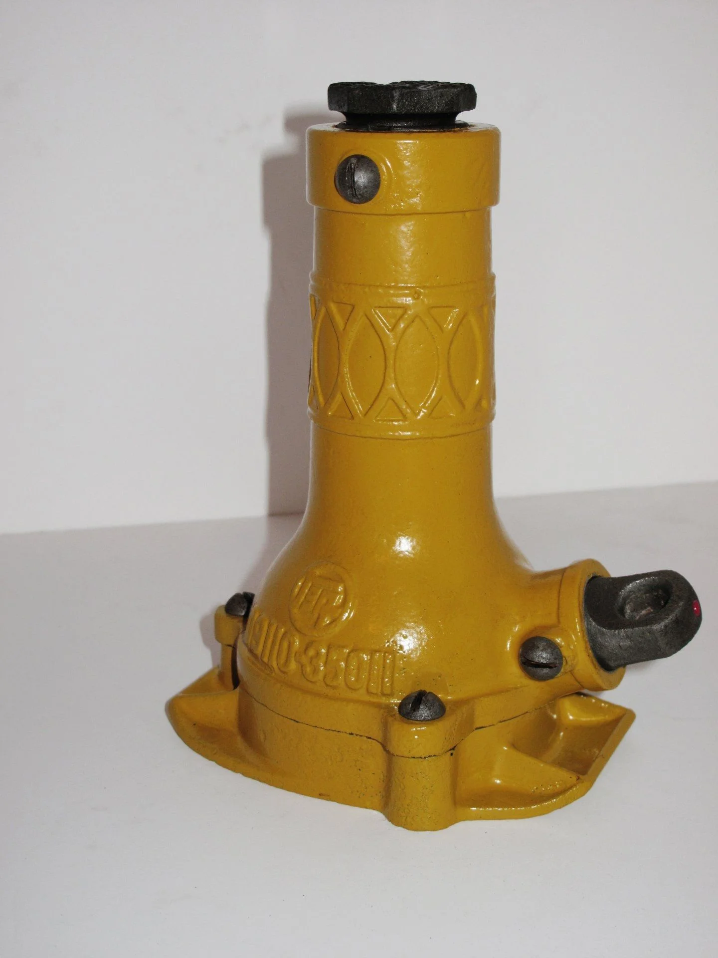 FJ40 Bottle Jack - Left Corner.webp