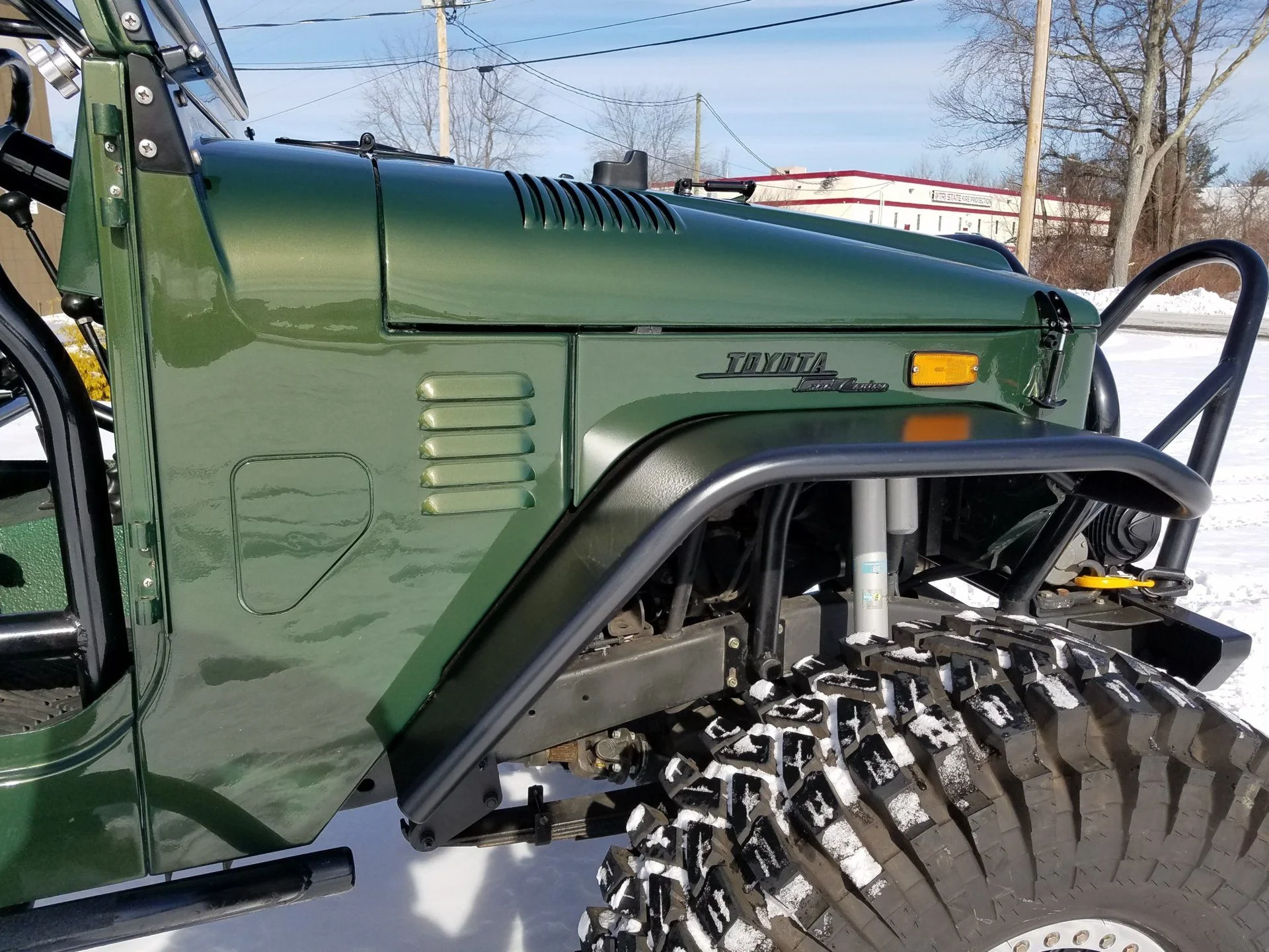 FJ40 front lawn fender shot.jpg