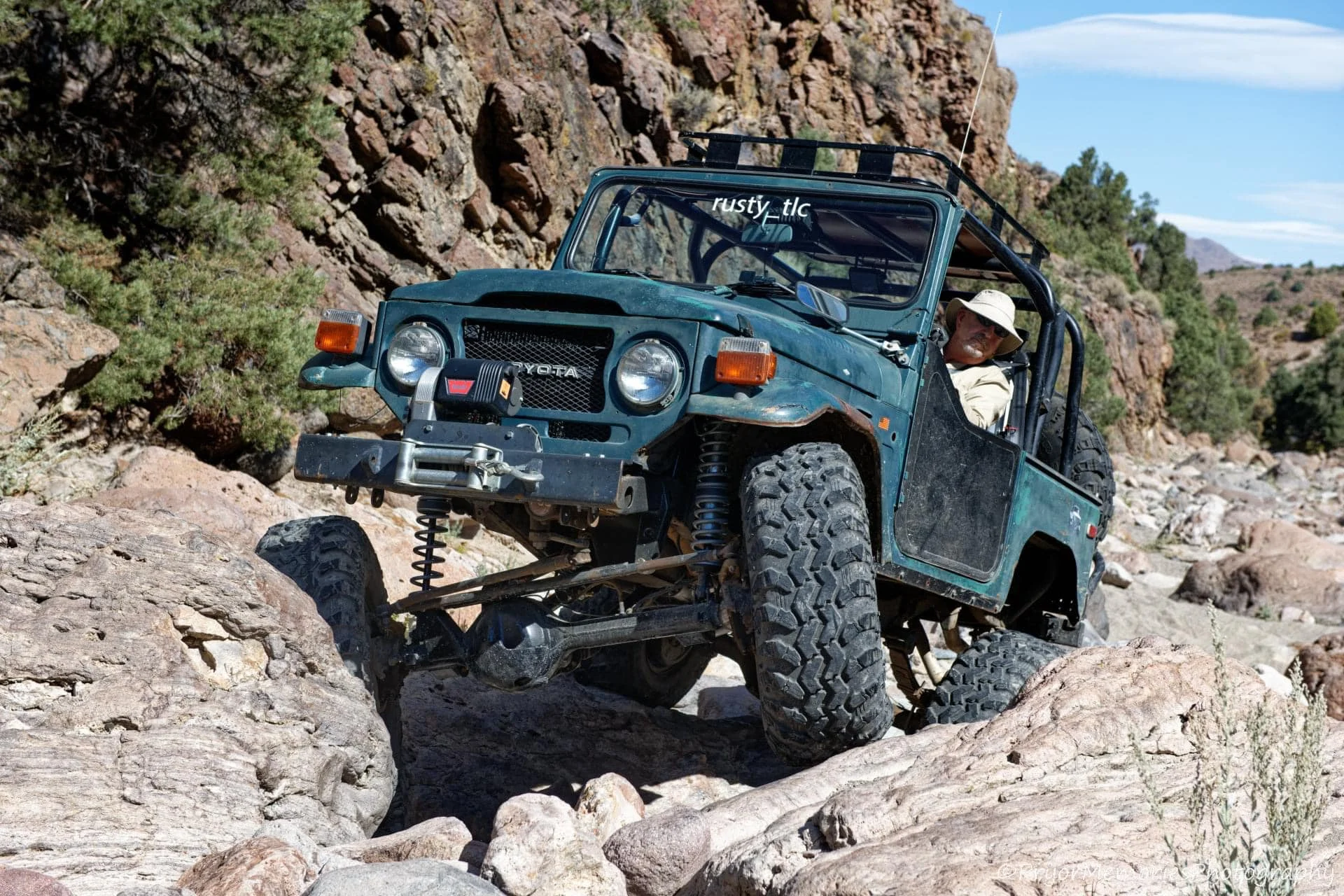 fj40 in bronco.webp