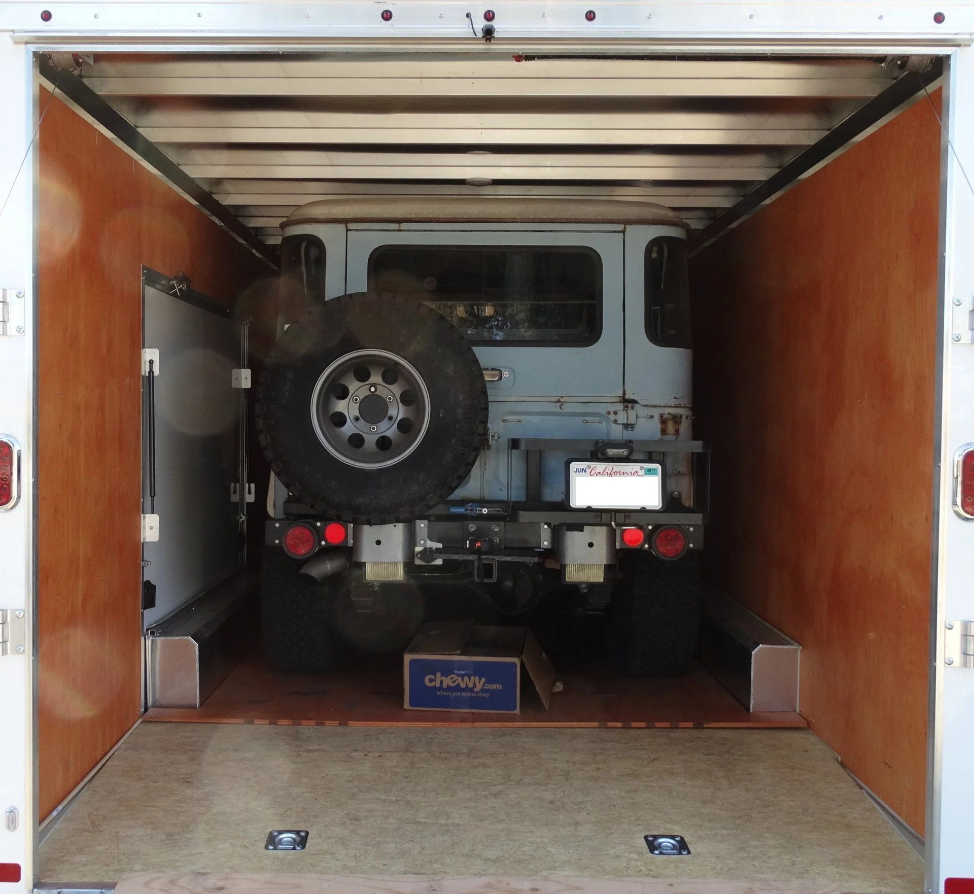 fj40 in trailer.webp
