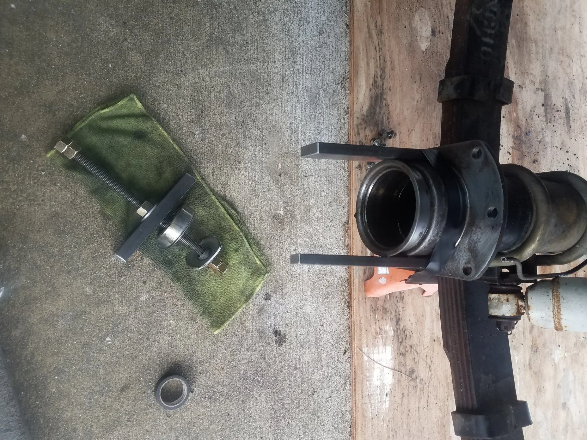 FJ40 rear axle bearings d.webp