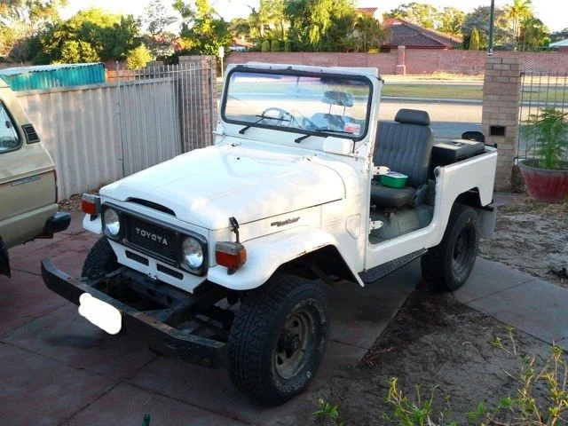 FJ40-side-front.webp