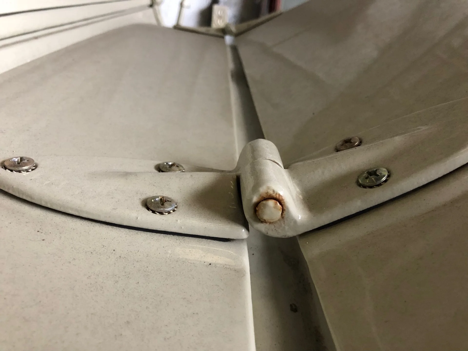 fj40_hood_hinge_rust.webp