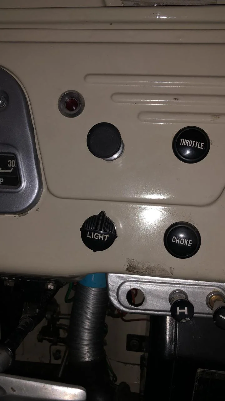 FJ40_Interior_light_switch.webp