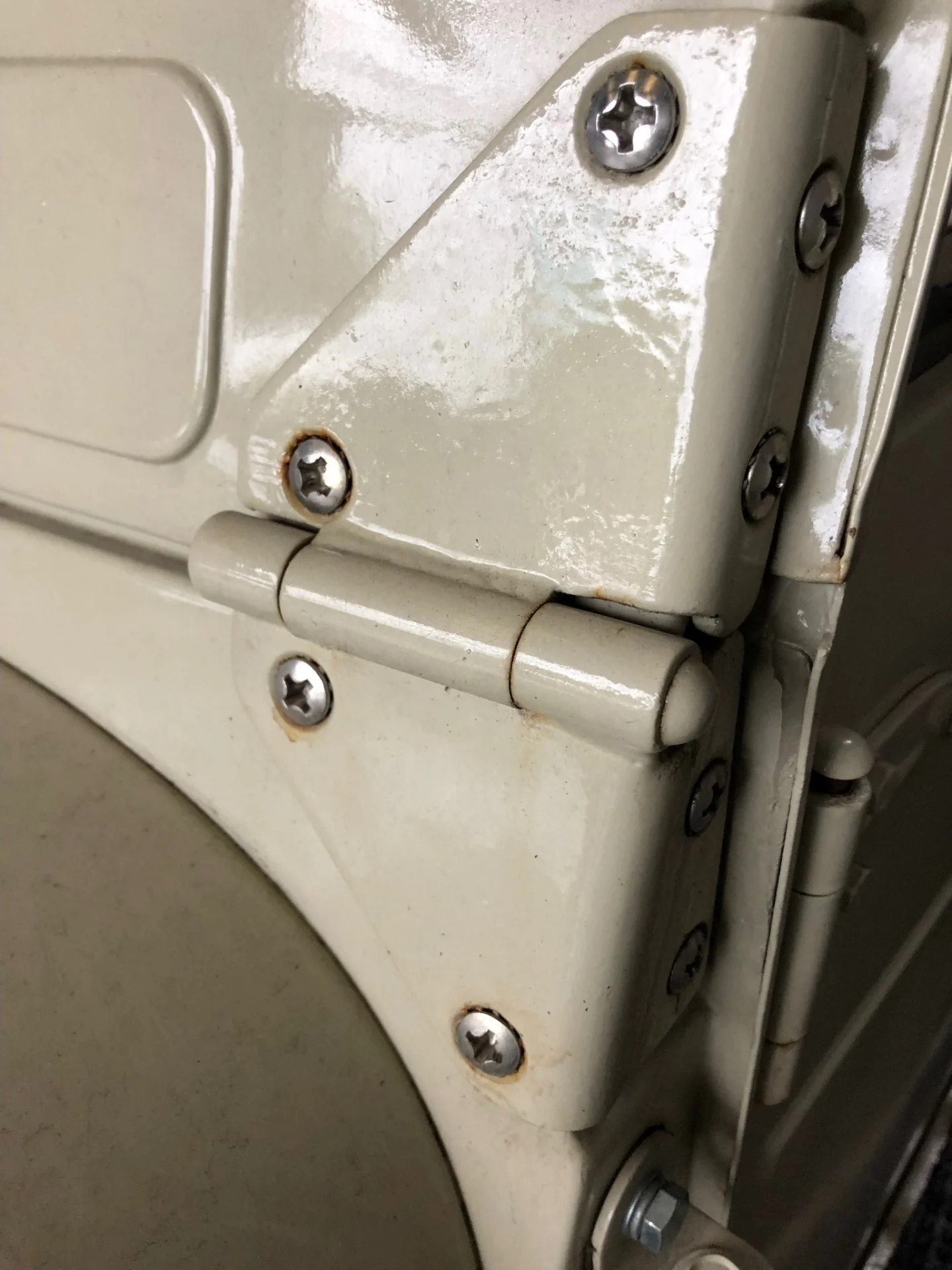 fj40_windshield_hinge_rust.webp