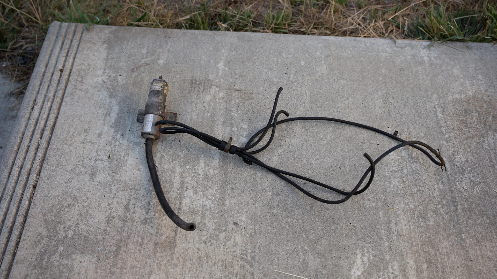 FJ40LV Evap Emissions Control Device (3).webp