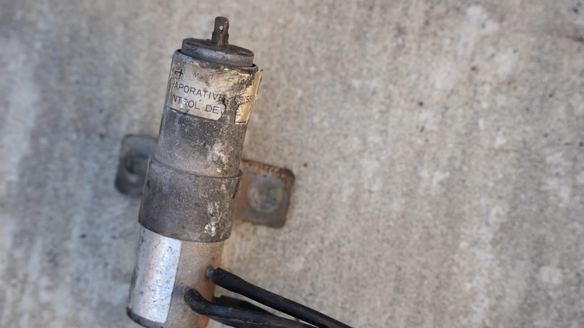 FJ40LV Evap Emissions Control Device.webp
