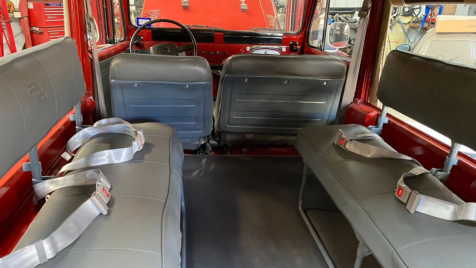 FJ43_seatbelts.webp