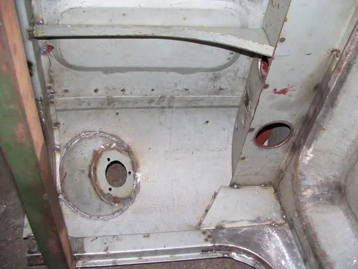fj45 fuel oppening inside.webp