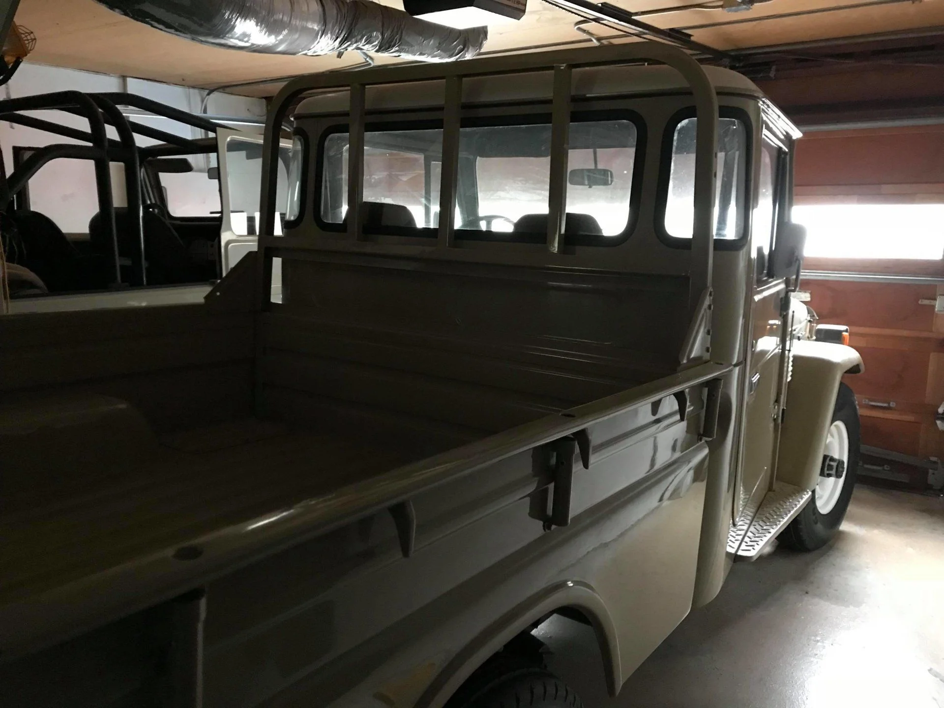 FJ45Garage.webp