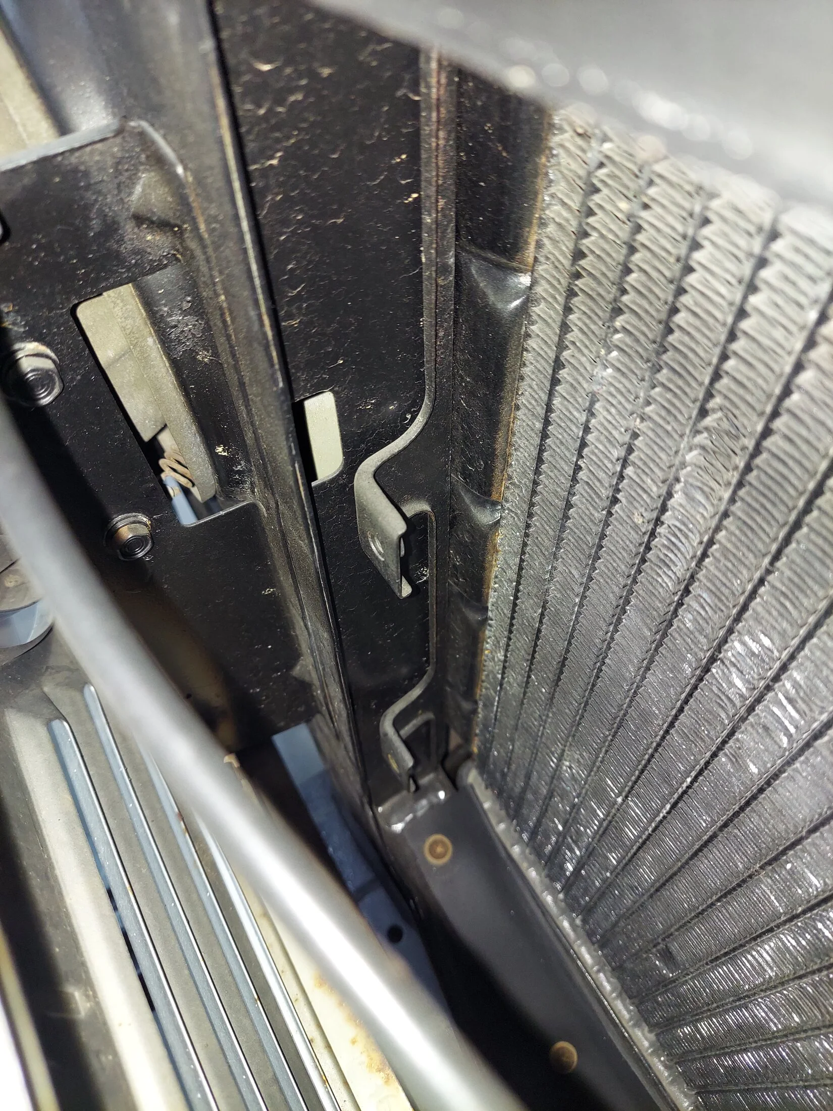 FJ55 Condenser bracket 2.webp