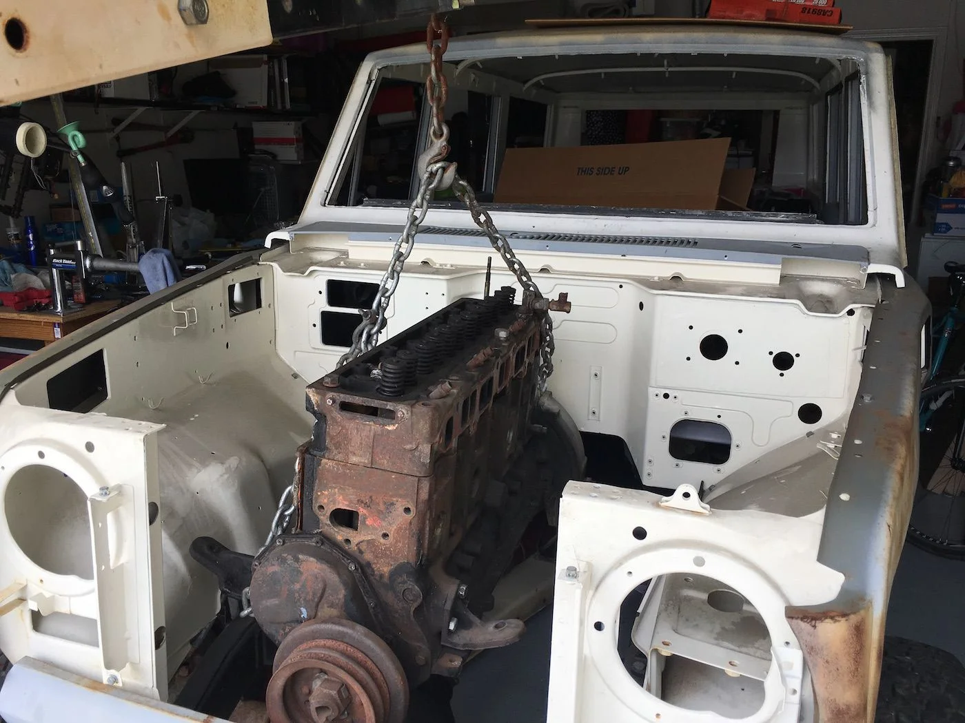 fj55-off-road-action-2f-engine-2.webp