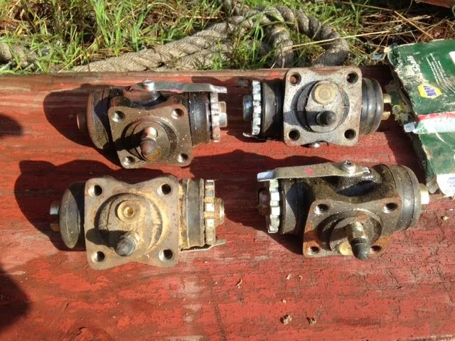 FJ55 rear wheek cyls.webp