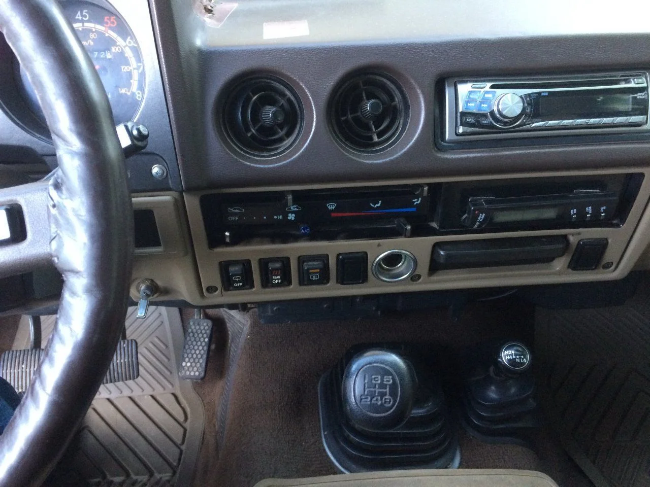 FJ60 Dash and Frame 003.webp