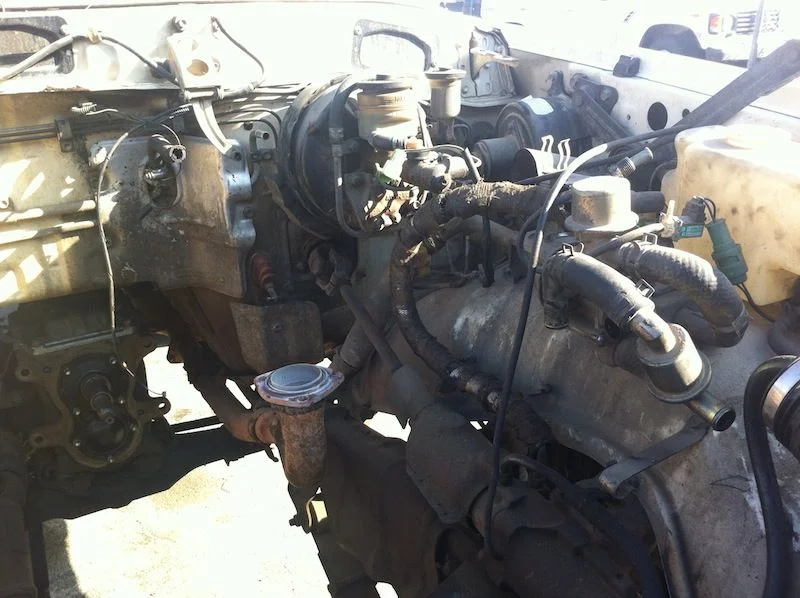 FJ60-engine-bay4.webp