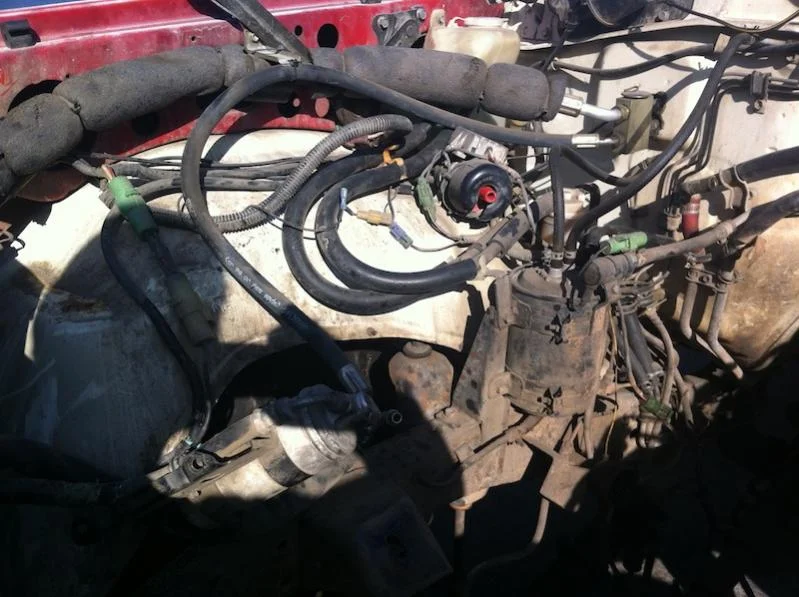 FJ60-engine-bay6.webp