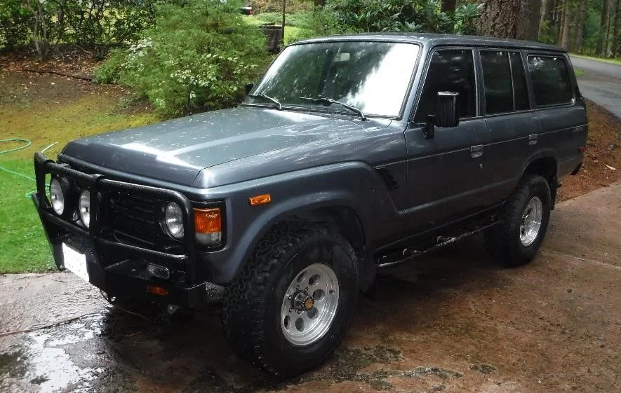 fj60 EXT LEFT FRONT QTR.jpg