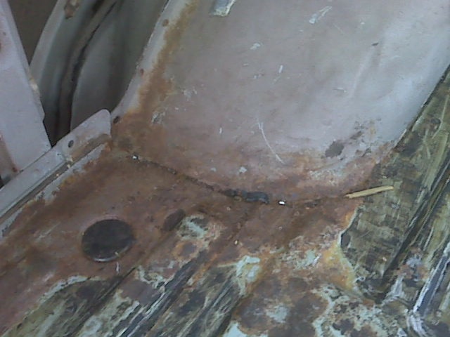 fj60 inner wheel rear rust.jpg