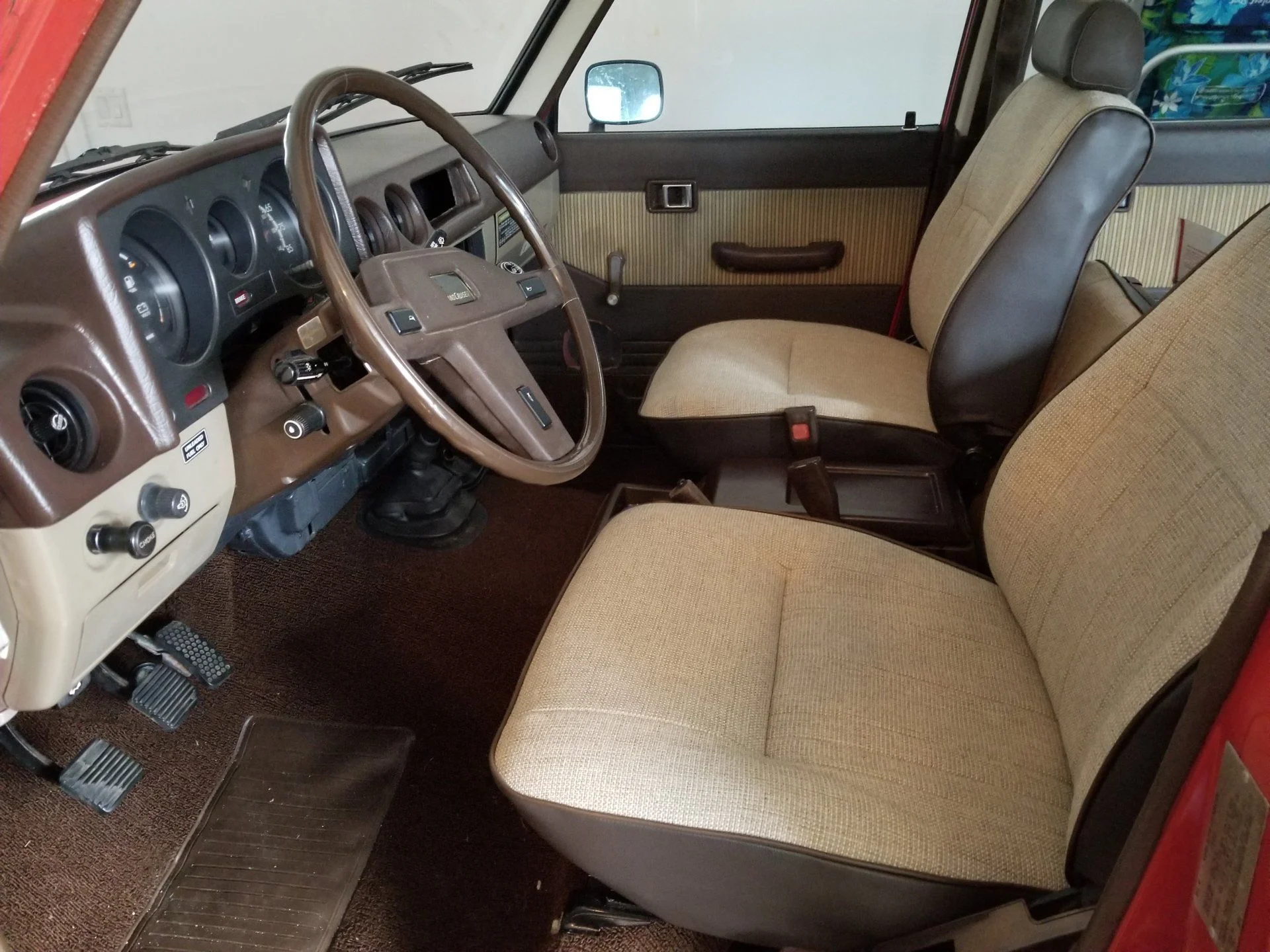 FJ60 interior#2.webp