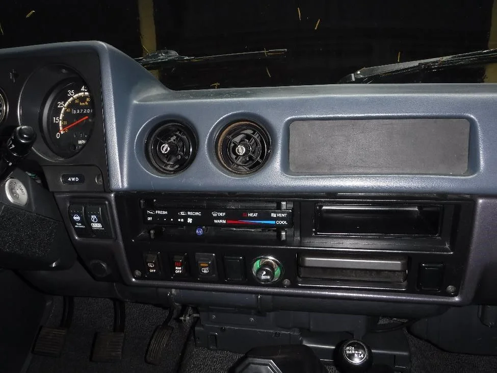 fj60 INTERIOR DASH CENTER.webp