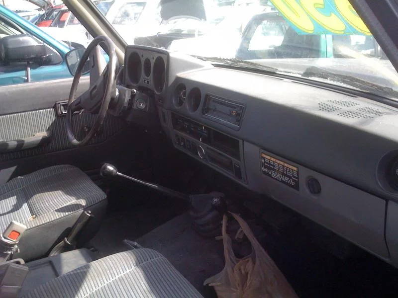 FJ60 junk yard pics 001.webp